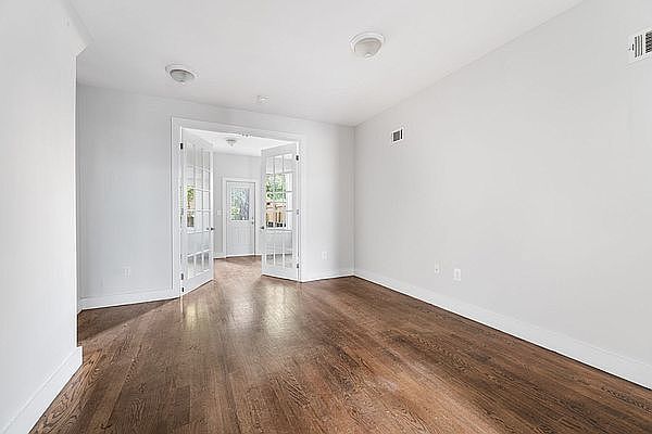 1st image of 17 Grattan St #1A