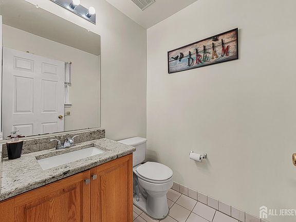5th image of 262 Retta Ct