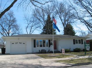1803 Willow Dr, Grand Forks, ND 58201