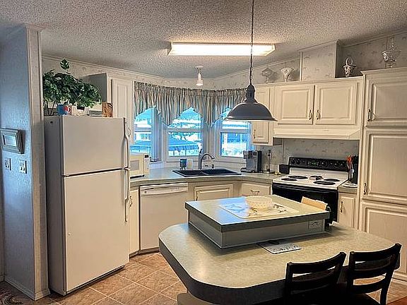 5th image of 142 W Sterling Way