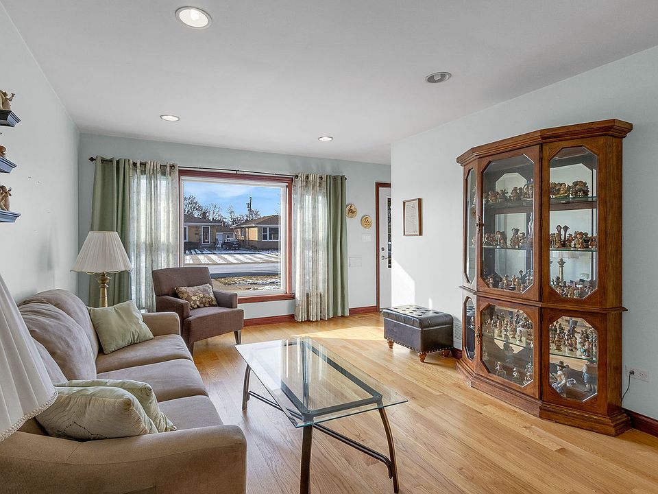 2913 Sarah St, Franklin Park, IL 60131 | Zillow