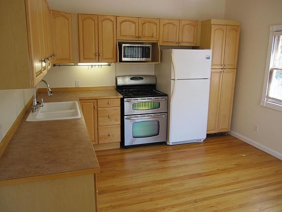 2nd image of 525 Washington St APT C