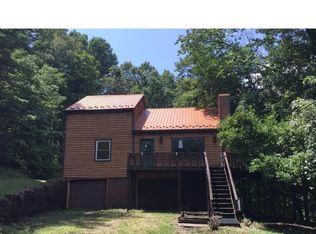 584 Green Knoll Dr, South Charleston, WV 25309