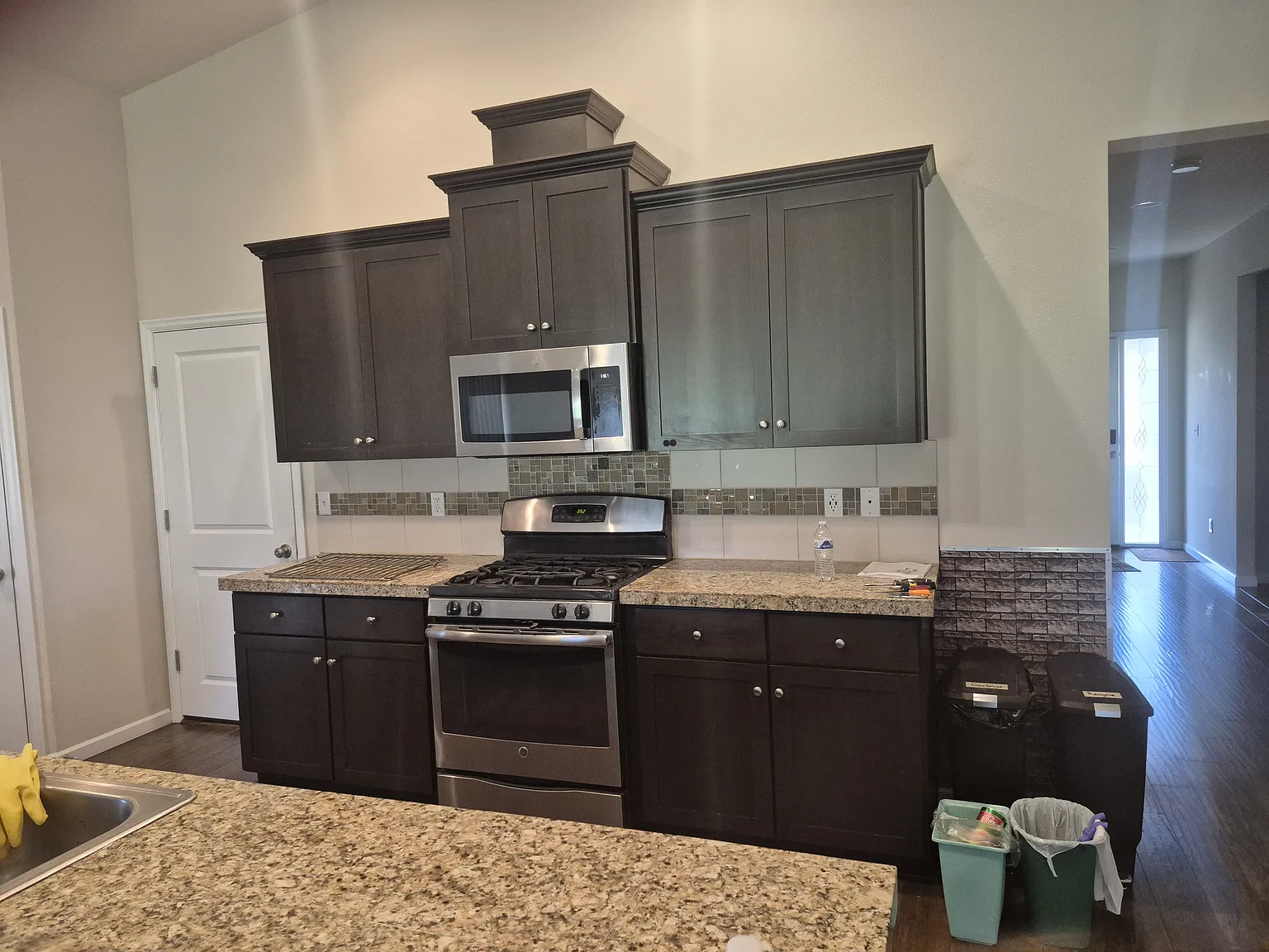 3 bed, 2062 sqft, $2,500 — Photo 3