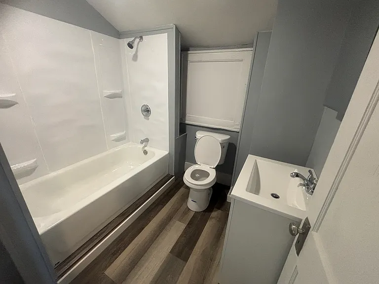347 E Voris St — Photo 7