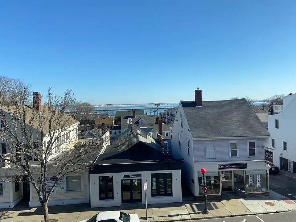46 Court St #2