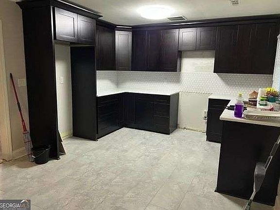 2nd image of 600 Valley Hill Rd SE