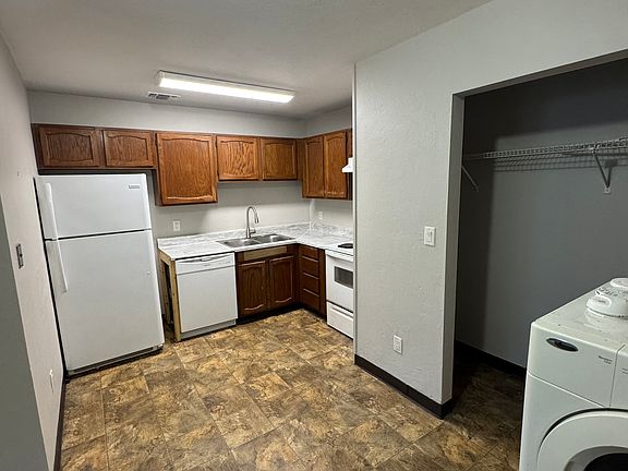 4th image of 3123 SW 26th Way APT 2