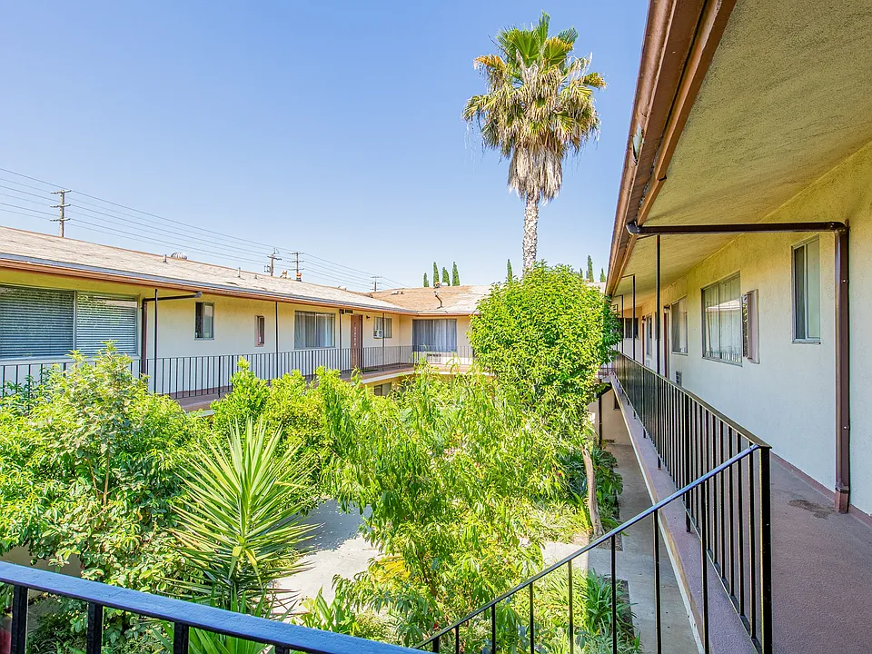 Parthenia Twin Apartments