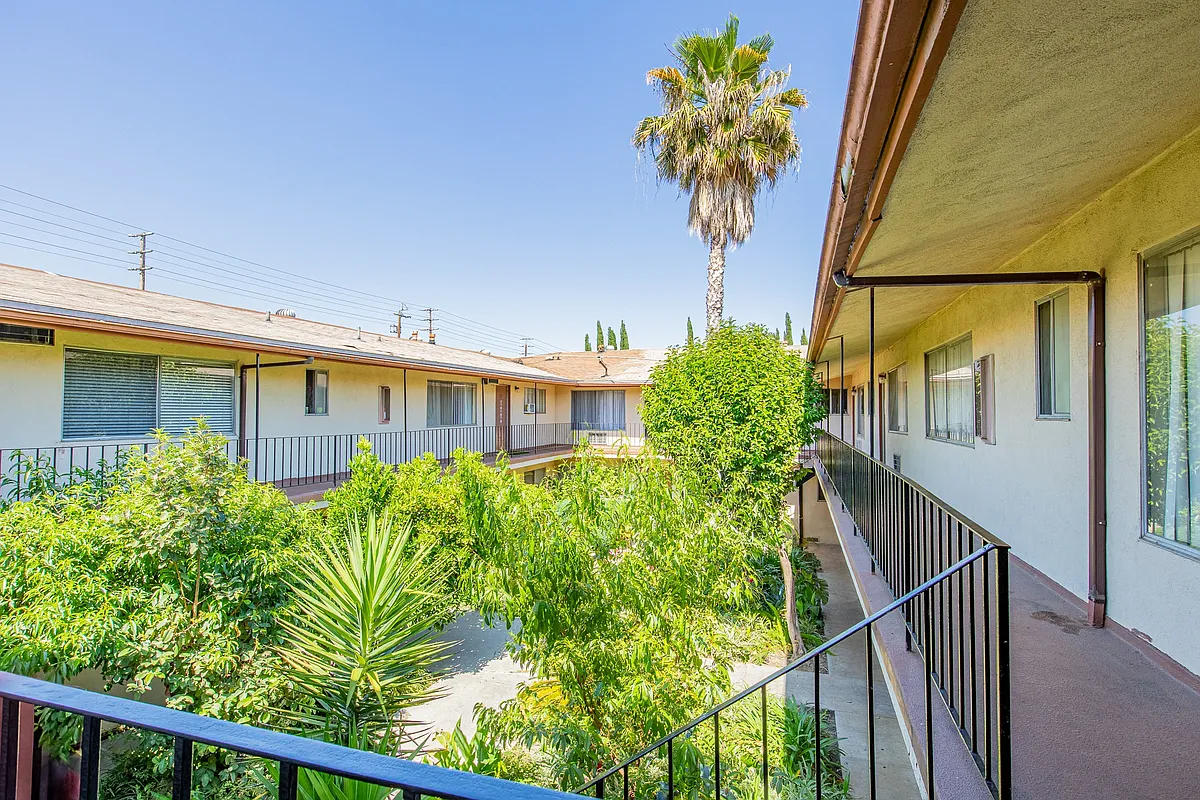 Building Photo - Parthenia Twin Apartments