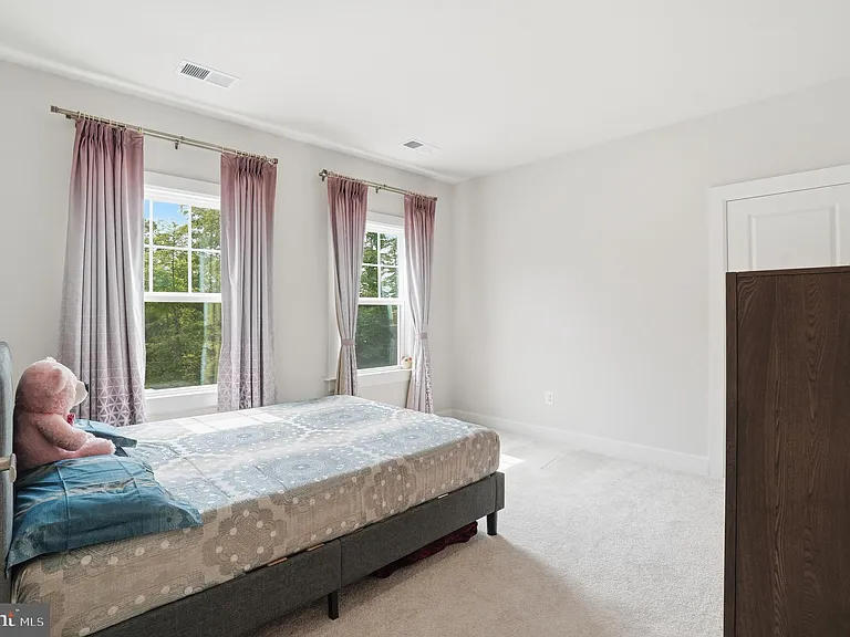 411 W Ponds Edge Dr — Photo 44