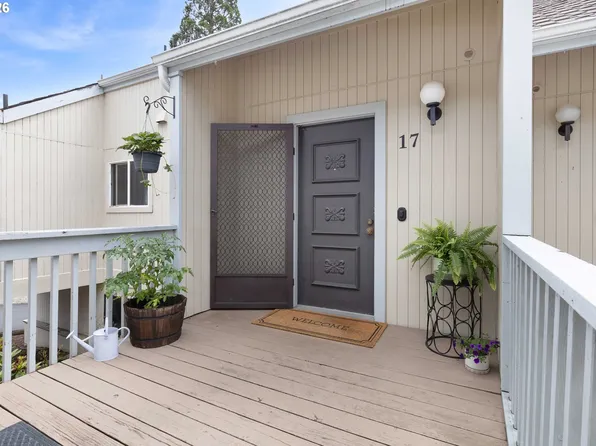 17 NW Mountain View Dr, Roseburg, OR 97471