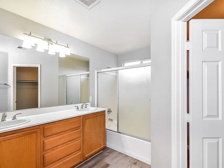 5720 Athinas St — Photo 11