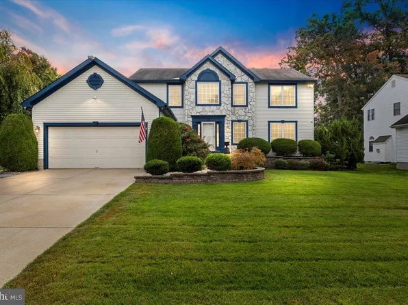 15 Brookstone Dr, Sicklerville, NJ 08081