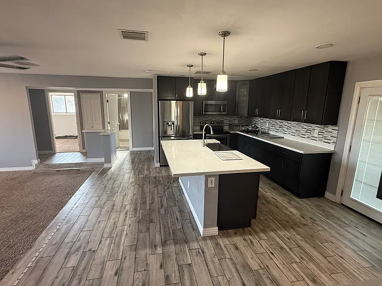 5304 W Beck Ln — Photo 3