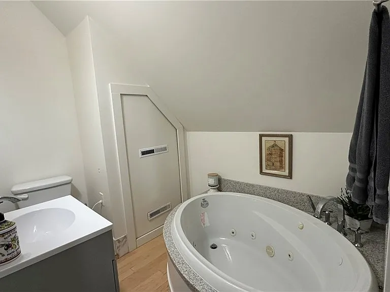 927 6th St #927 — Photo 10