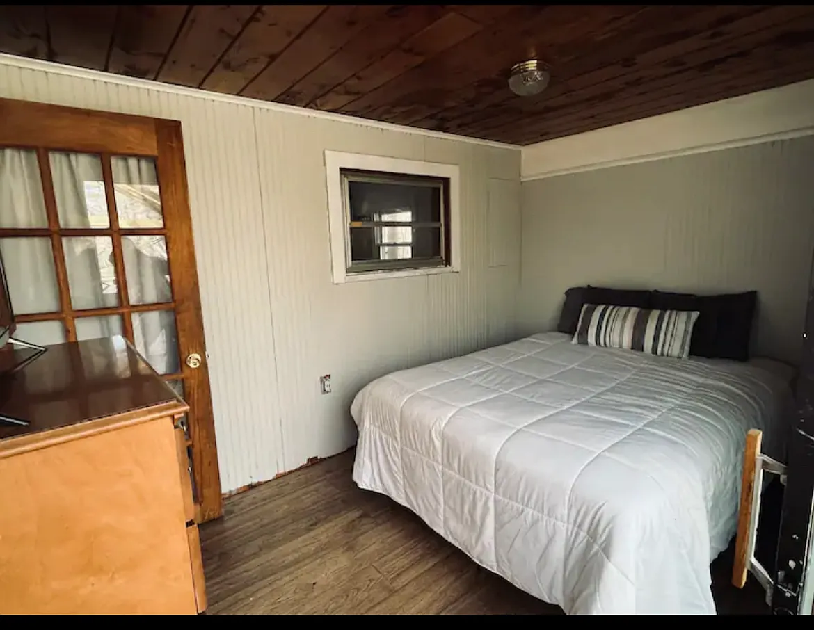 3 bed, 720 sqft, $2,500 — Photo 3
