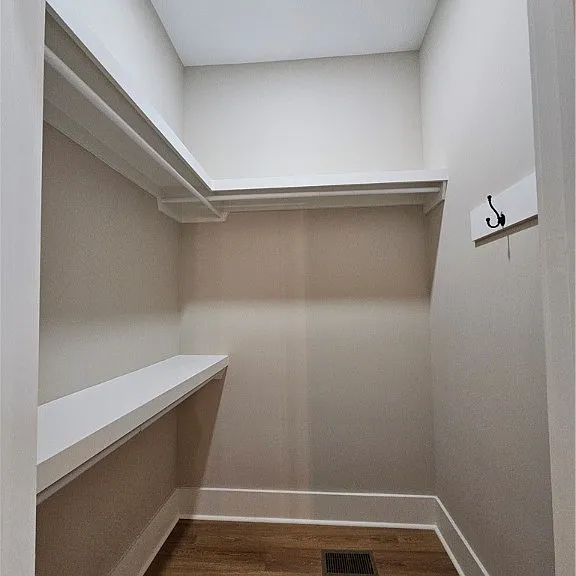 521 W 38th St — Photo 30