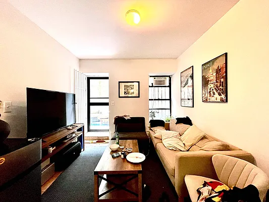 Rented by Metropolitan Property Group | media 18