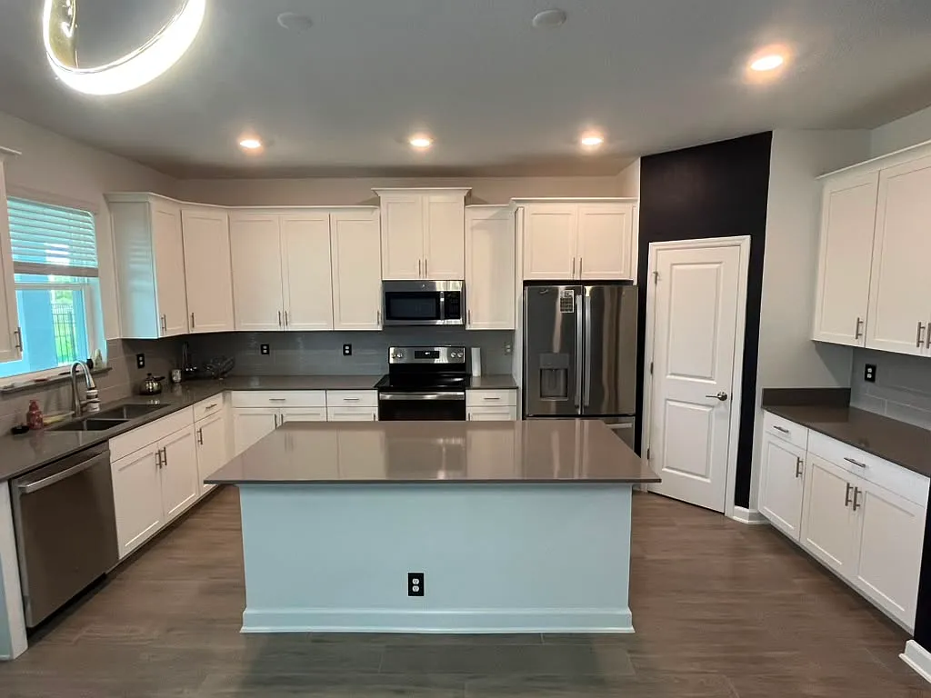 5 bed, 3791 sqft, $5,000 — Photo 4