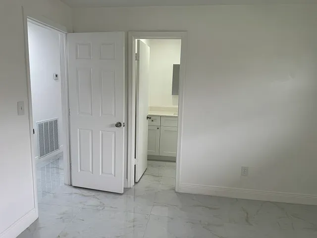 5929 Pierce St — Photo 10