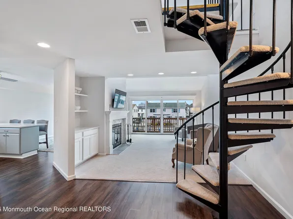 32 Hidden Harbor Drive, Point Pleasant, NJ 08742