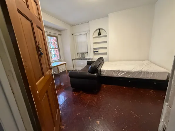 164 Jewett Avenue image 7 of 10