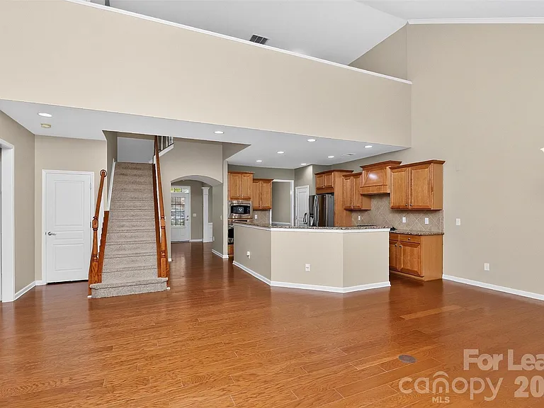 10229 Blairbeth St — Photo 13