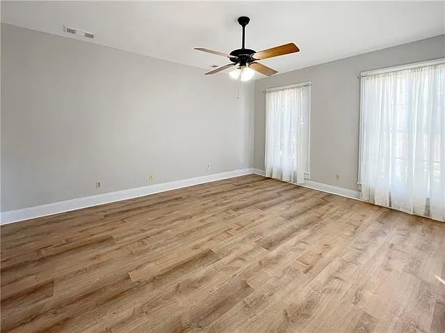 1240 Pleasant St — Photo 2