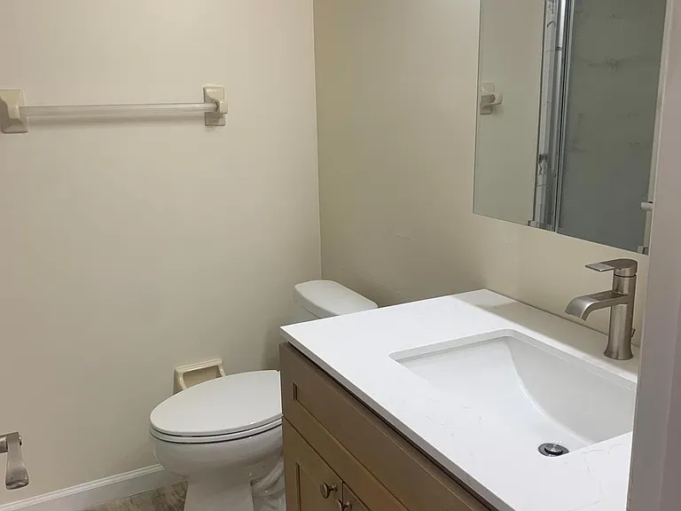 442 Thornwood Dr #A — Photo 12