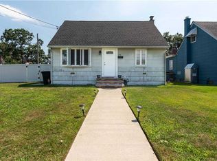 176 Van Buren St, West Babylon, NY 11704