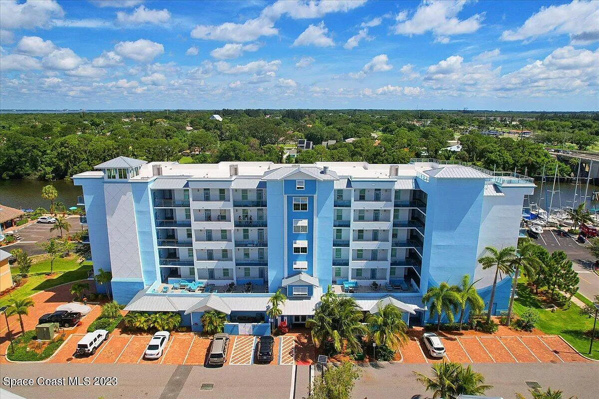 3 bed, 2.0 bath, 1266 sqft, $3,750 — Photo 2