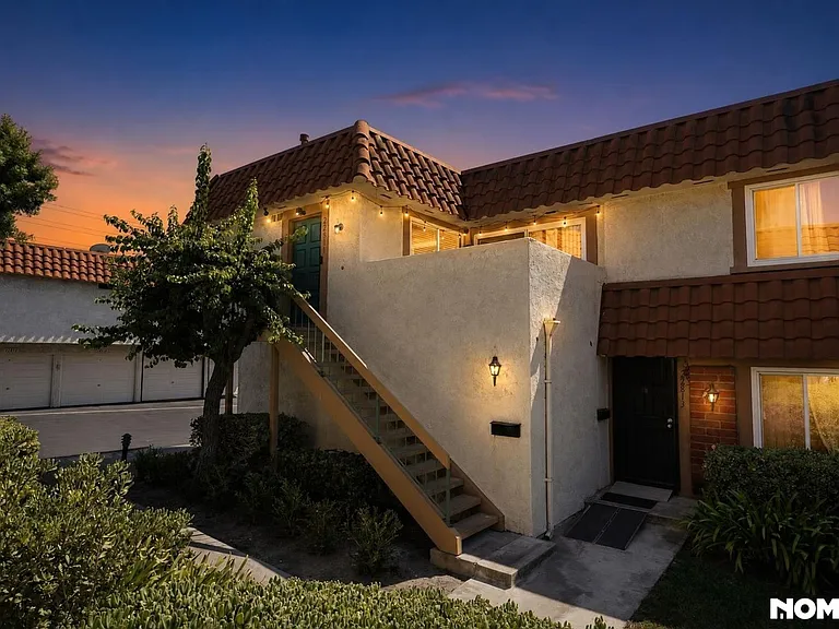 22811 Malaga Way — Photo 32