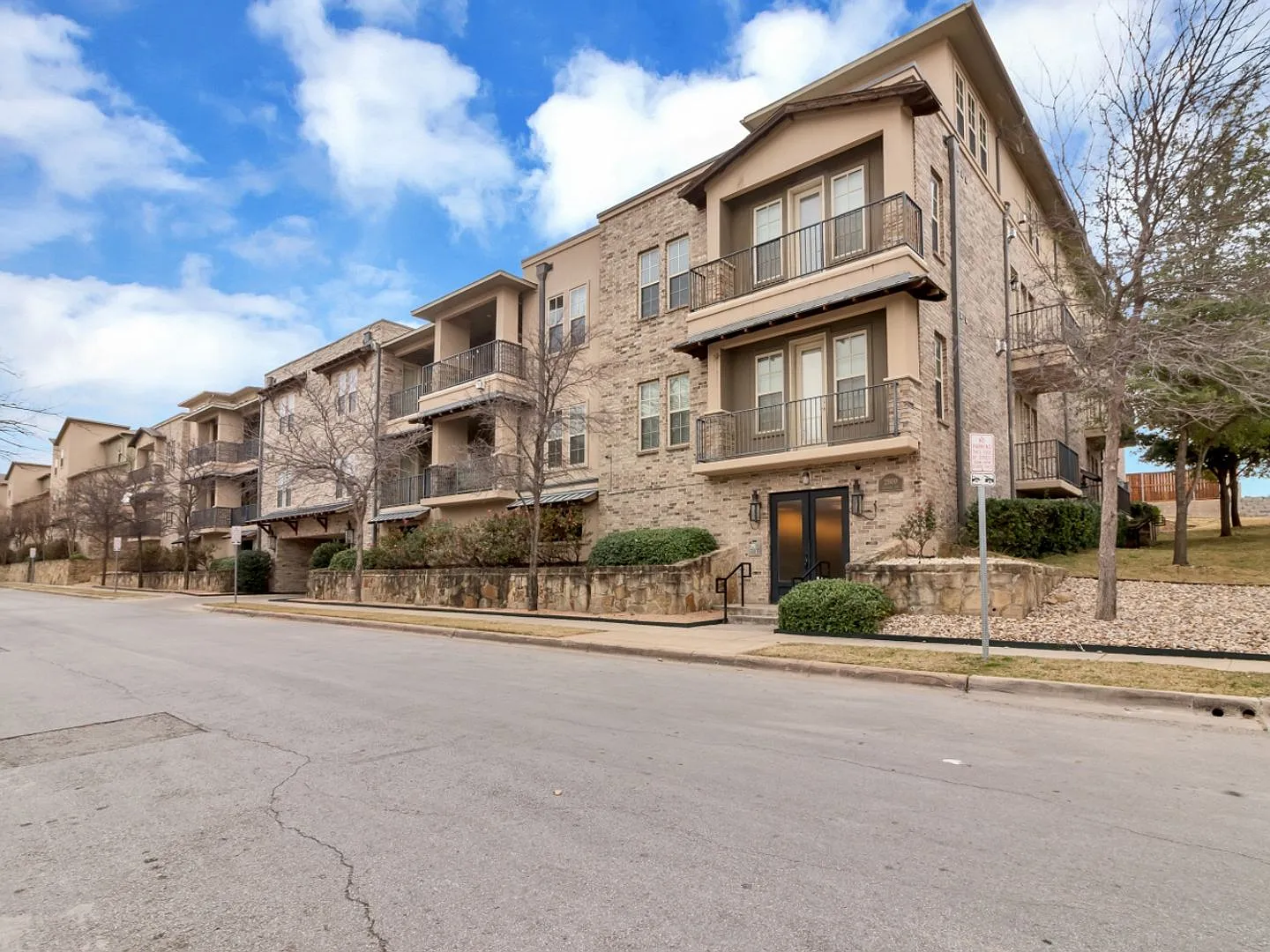 Skyrock Condominium For Lease August 2026! — Photo 2