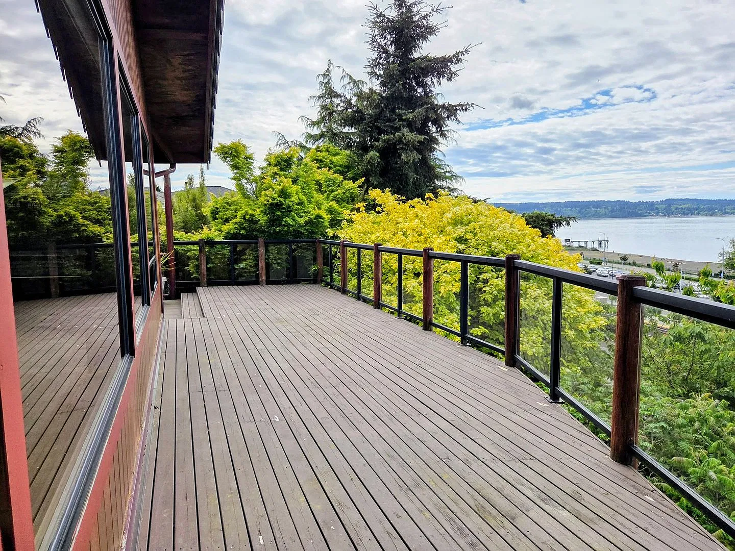 Spacious 3 Bed 3 Bath Mukilteo Home w/ Boat House & Gorgeous Waterfront Views! — Photo 3