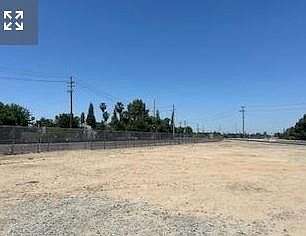 1st image of 505 W Ashlan Ave
