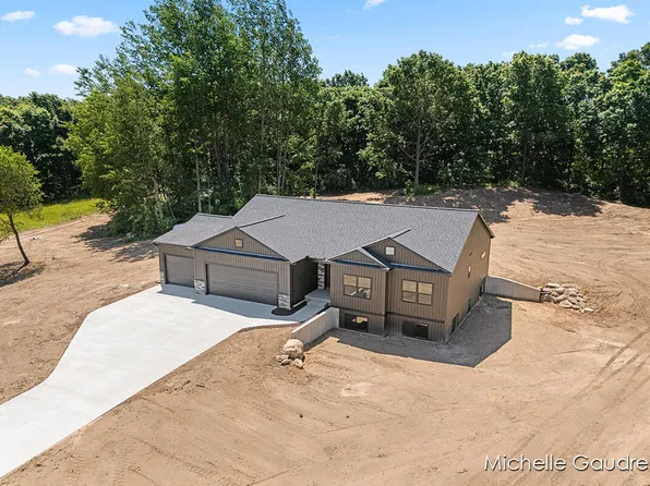 3551 Leaf Ln, Freeport, MI 49325