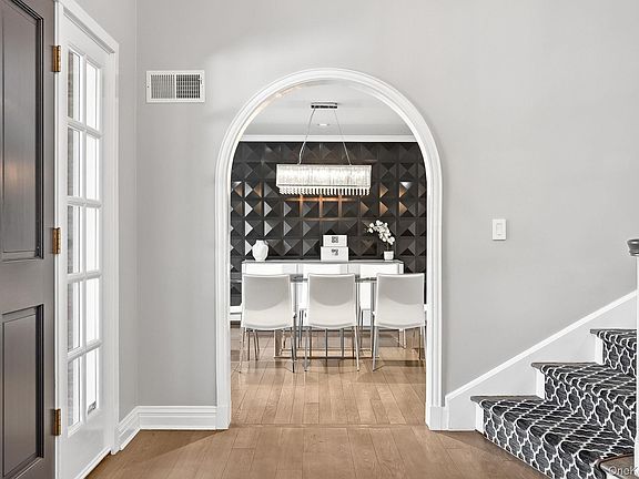 5th image of 2 Hemlock Rise