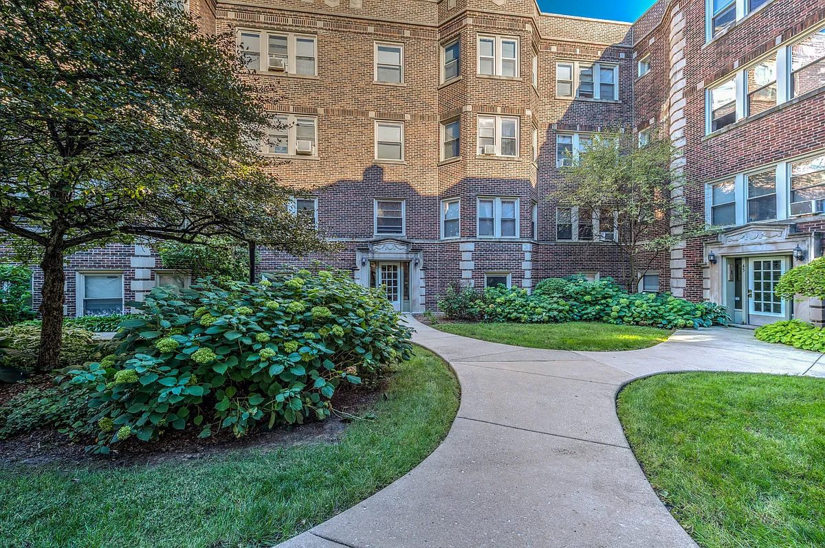 Building Photo - Southcourt
