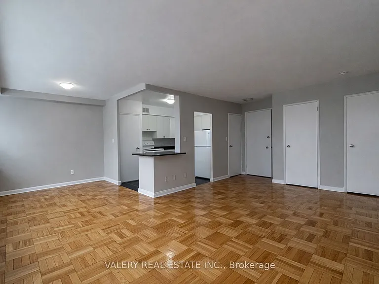 42 Thorncliffe Park Dr #506 — Photo 4