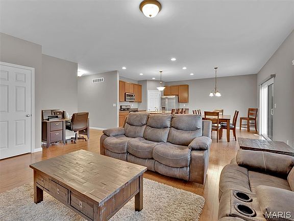 5th image of 539 Crystal Stream Dr