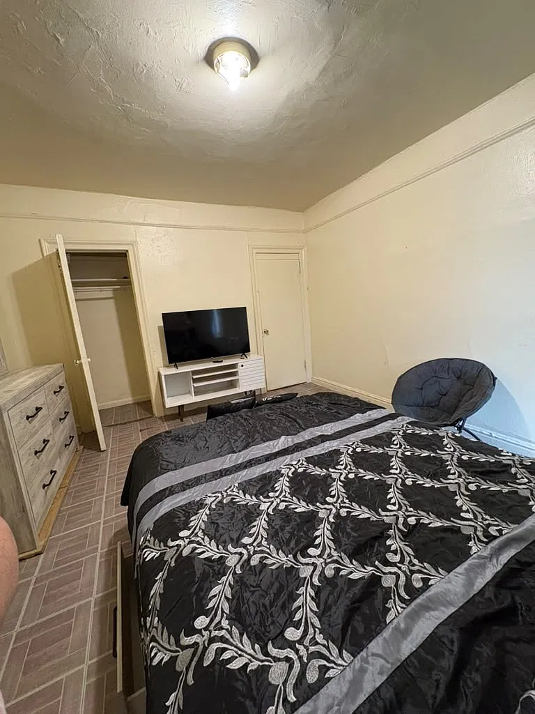 2 bed, $1,200 — Photo 3