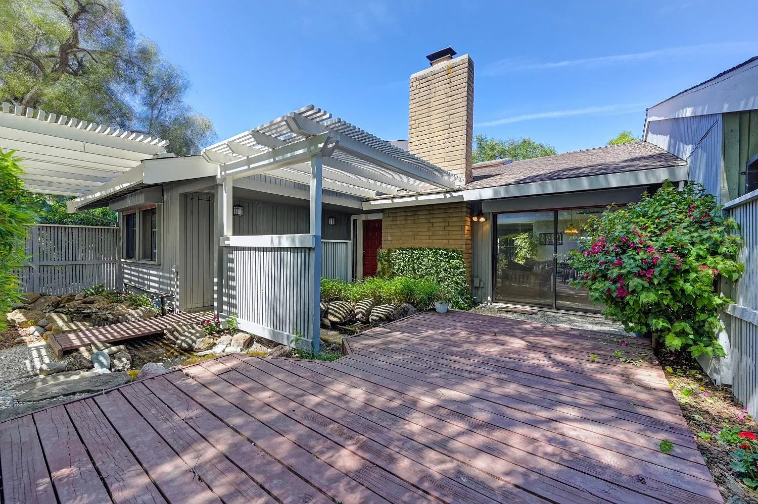 1501 Lake Blvd photo 1
