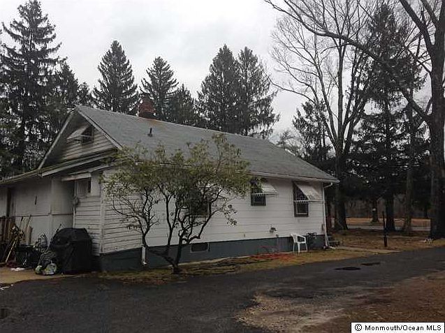 2nd image of 522 W Farms Rd