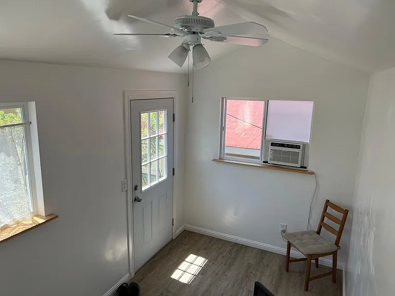 412 E 7th Ave E — Photo 12