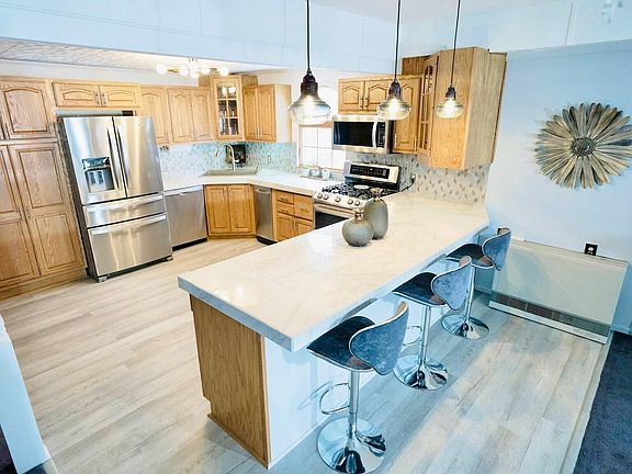 4th image of 142 Algonquin Park Rd