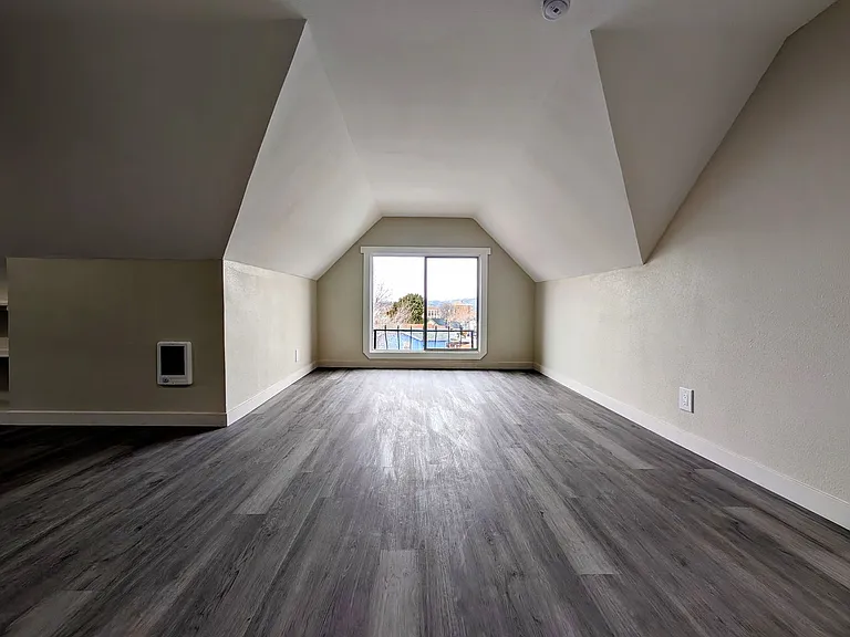 330 Roosevelt Ave — Photo 5