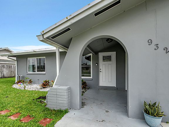 5th image of 932 Camellia Drive