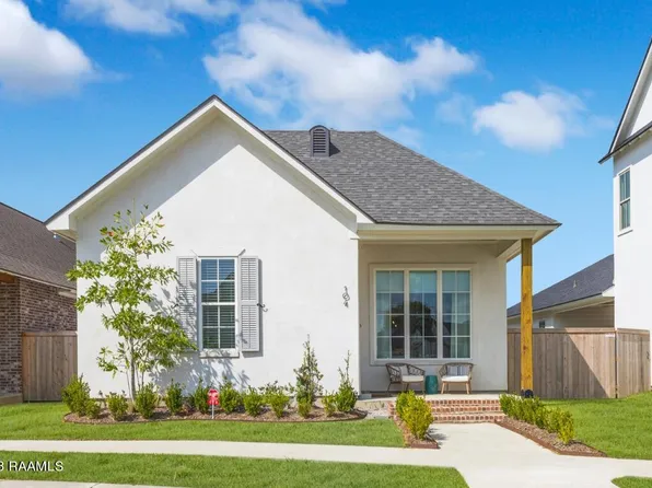 104 Oak Village Dr, Scott, LA 70583