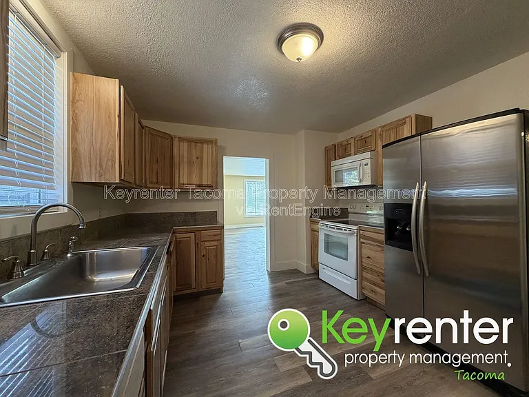 3620 E South St — Photo 3